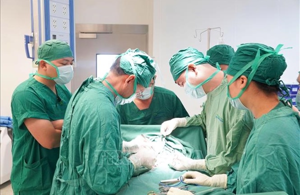Phẫu thuật thành công ca bệnh hiếm gặp ở trẻ hơn 2 tháng tuổi