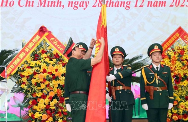 Lực lượng vũ trang Quân khu 7 đón nhận Huân chương Bảo vệ Tổ quốc hạng Nhất