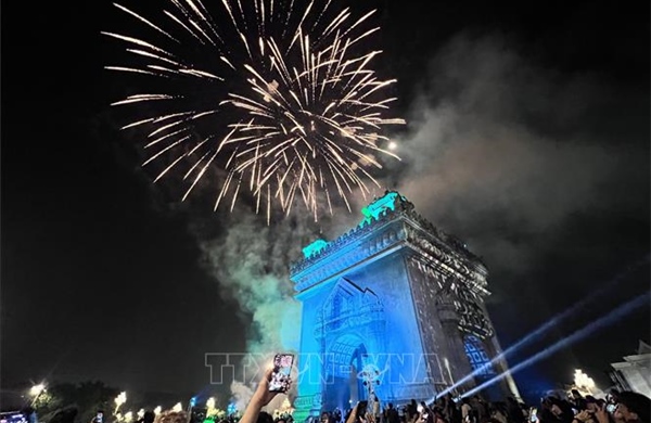 Người dân Lào nô nức đón chào năm mới 2026