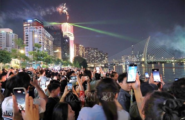 Thủ tướng Chính phủ chỉ đạo tổ chức Tết vui tươi, lành mạnh, an toàn, tiết kiệm