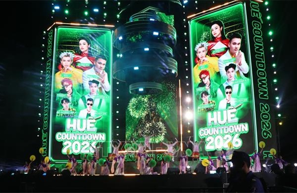 Người dân Huế tận hưởng thời khắc đón chào năm mới 2026