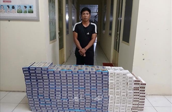 Bắt quả tang đối tượng vận chuyển thuốc lá điếu nhập lậu