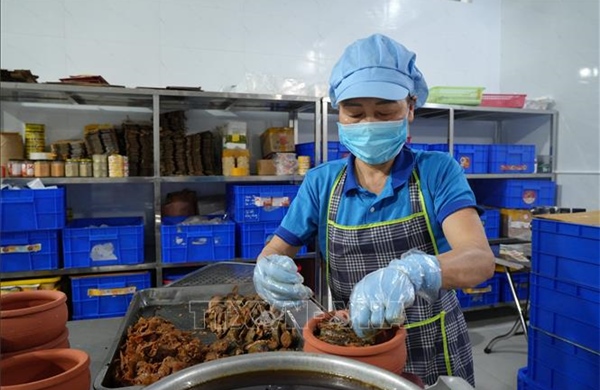 Cá mòi kho làng Chài tăng tốc cung ứng thị trường giáp Tết