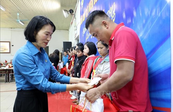 Doanh nghiệp 'giữ chân' lao động bằng thưởng Tết và phúc lợi