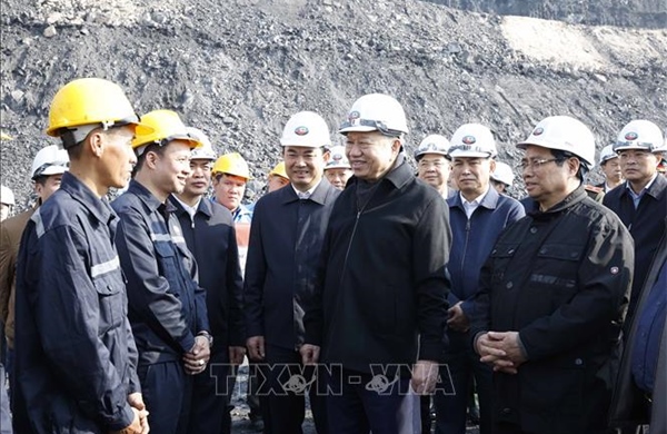 Tổng Bí thư Tô Lâm gặp mặt, chúc Tết công nhân ngành Than tại Quảng Ninh