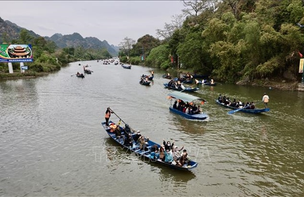 Nâng cao chất lượng phục vụ trong mùa lễ hội Chùa Hương 