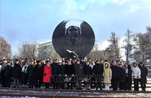 Thành kính tưởng niệm Chủ tịch Hồ Chí Minh tại Moskva