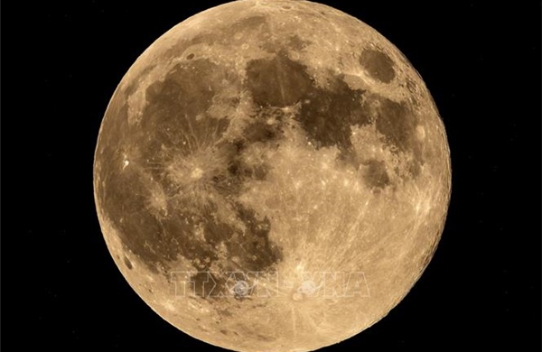 Tỷ phú Elon Musk dồn lực xây 'thành phố Mặt Trăng'