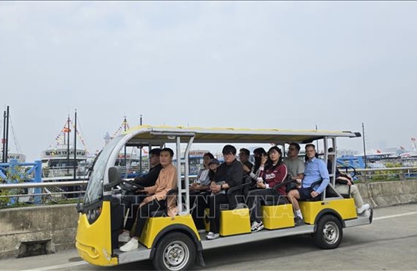 Du lịch Quảng Ninh khởi sắc ngay ngày đầu năm mới Bính Ngọ