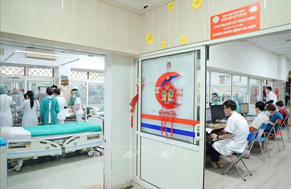 Duy trì thường trực, bảo đảm cấp cứu và phòng, chống dịch