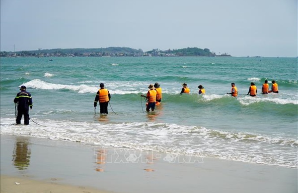 Huy động nhân lực, phương tiện tìm kiếm nạn nhân đuối nước mất tích ở biển Mỹ Khê