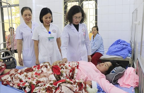 Ngày Thầy thuốc Việt Nam 27/2: Nữ bác sĩ tận tâm với người bệnh