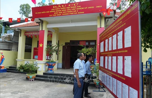 Cột mốc chủ quyền rực rỡ sắc cờ trước ngày hội lớn