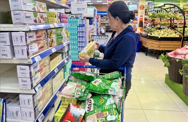 Người tiêu dùng thận trọng chi tiêu khi thị trường biến động