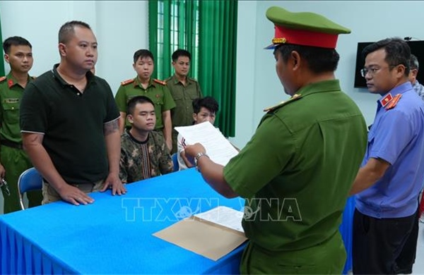 Xử lý hình sự nhóm gây rối, đập kính ô tô vì nghi quỵt tiền sầu riêng