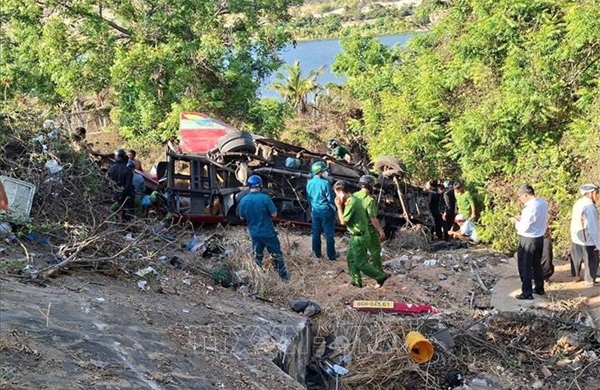 Xe khách lao xuống vực ở Lâm Đồng, ít nhất 4 người tử vong