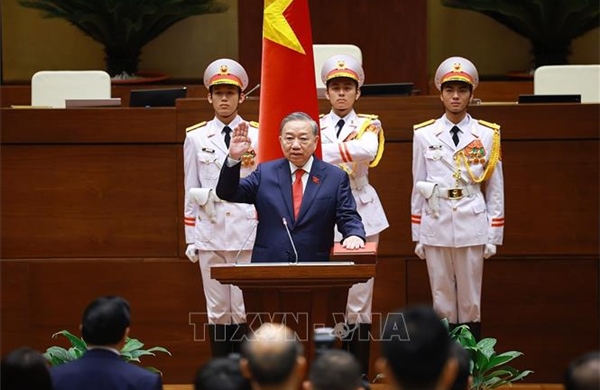 Điện, thư và thông điệp chúc mừng các đồng chí Lãnh đạo chủ chốt