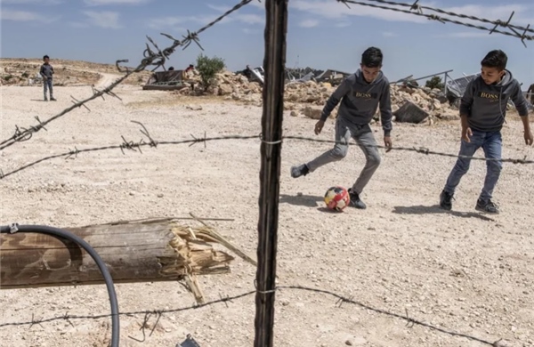  Thụy Sĩ hỗ trợ FIFA xây dựng sân bóng cho trẻ em Palestine