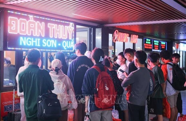 Nhiều người dân rời Thủ đô, bắt đầu cho kỳ nghỉ lễ Giỗ Tổ Hùng Vương