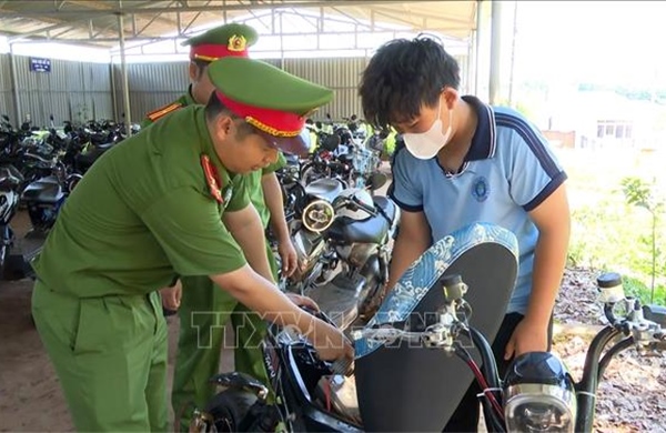 Cảnh báo nguy cơ mất an toàn từ việc độ chế xe điện của học sinh