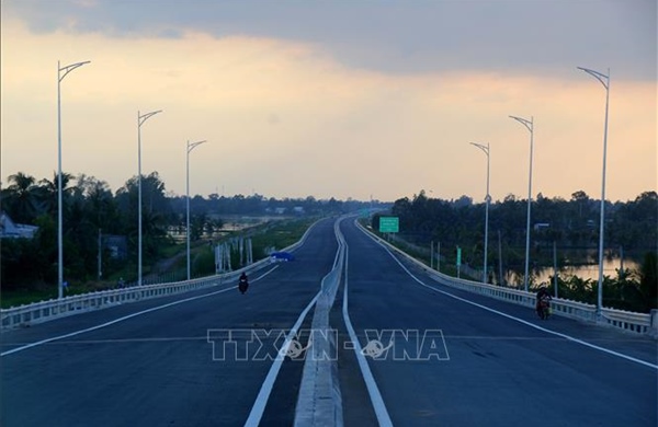 Nghiên cứu hoàn thiện các tuyến đường cao tốc đã đầu tư theo quy mô phân kỳ
