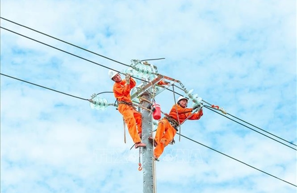 Chủ động phương án cung ứng điện đợt nắng nóng cao điểm từ 21-25/6