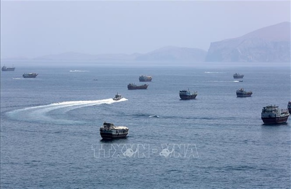 Các nước Vùng Vịnh kêu gọi đảm bảo an toàn qua eo biển Hormuz