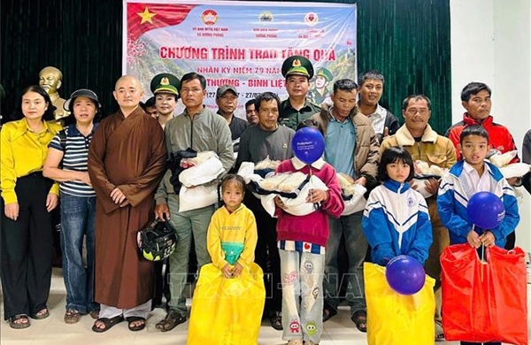 Kết nối yêu thương đến với đồng bào vùng biên Hướng Phùng