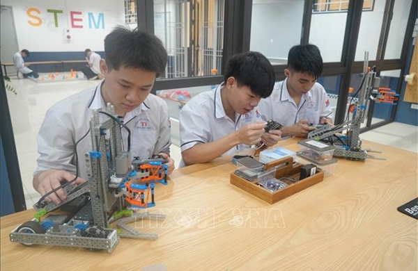 Phát triển Trường THPT chuyên Lam Sơn theo hướng hiện đại, chất lượng cao