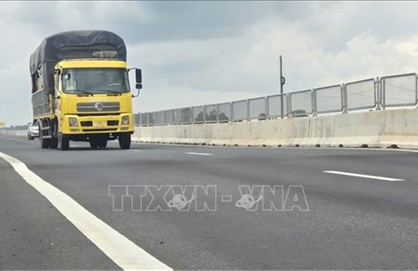 Sớm khắc phục sụt lún trên tuyến cao tốc Cần Thơ - Cà Mau