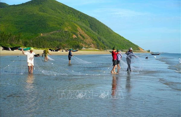 Độc đáo nghề kéo lưới rùng truyền thống ở làng biển Hải Ninh