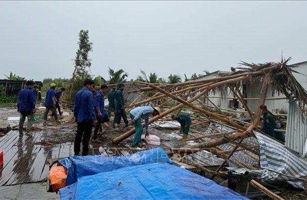 Cà Mau: Lốc xoáy ảnh hưởng hàng chục căn nhà, làm 1 người bị thương