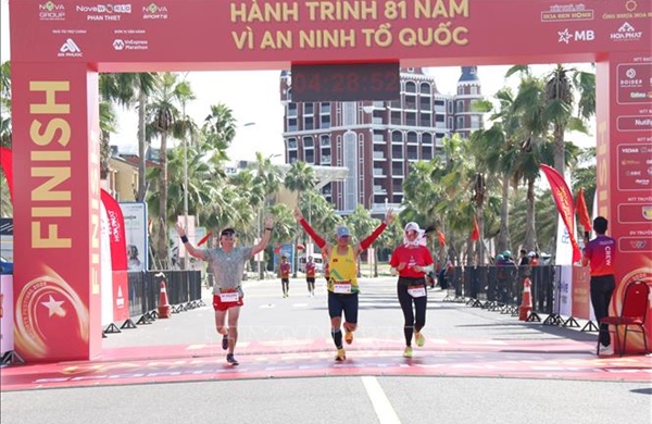 Sôi nổi Giải chạy Hành trình 81 năm - Vì An ninh Tổ quốc