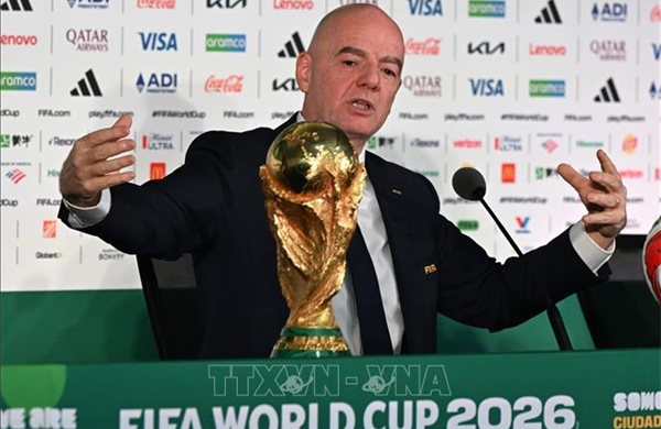 Chủ tịch FIFA chịu sức ép chưa từng có