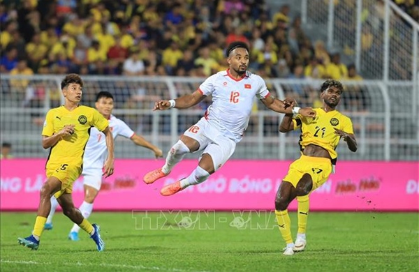 ASEAN Cup 2026: Đội tuyển Việt Nam vượt khó bán kết lượt đi, giành chiến thắng '2 sao' trên sân Malaysia