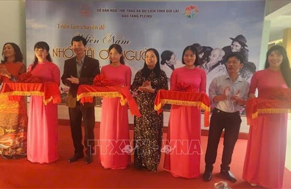 Khai mạc triển lãm chuyên đề 'Miền Nam nhớ mãi ơn Người'
