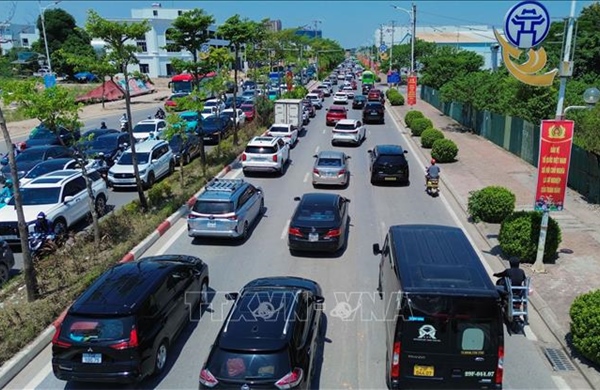 Lượng phương tiện đổ về cửa ngõ phía Đông Thủ đô tăng mạnh từ trưa ngày 2/9