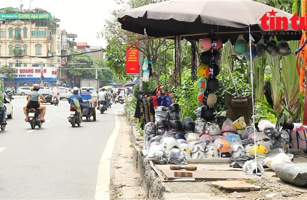Hiểm họa rình rập từ mũ bảo hiểm và phụ tùng xe máy không đạt chuẩn