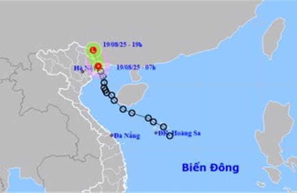 Áp thấp nhiệt đới tiến sát biên giới Việt - Trung, khả năng suy yếu từ tối 19/8