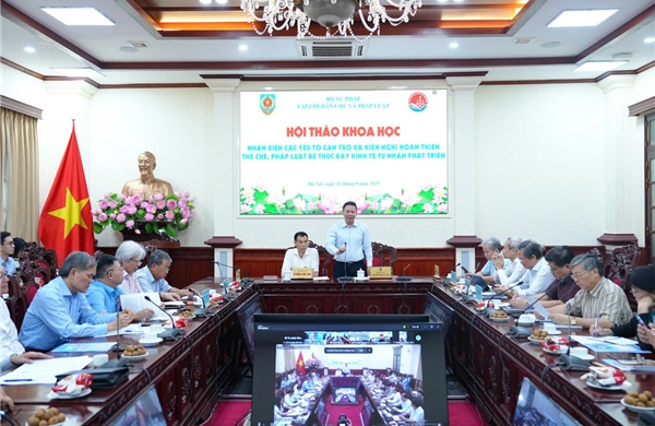 &#39;Cởi trói&#39; pháp luật để thúc đẩy kinh tế tư nhân