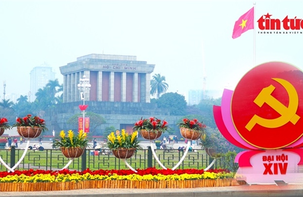 Phố phường Hà Nội rực rỡ cờ hoa chào mừng Đại hội Đảng lần thứ XIV