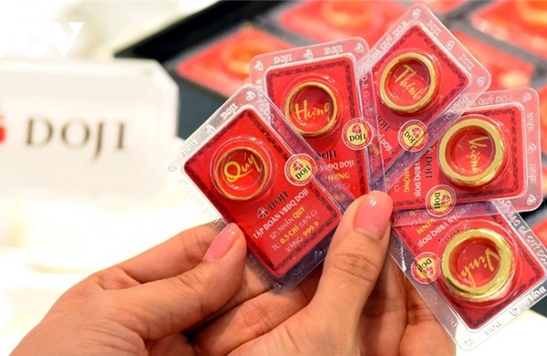 Giá vàng sáng 15/4 đồng loạt tăng mạnh