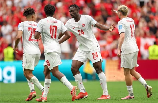 Ba đội đồng chủ nhà World Cup 2026 đều giành quyền vào vòng loại trực tiếp
