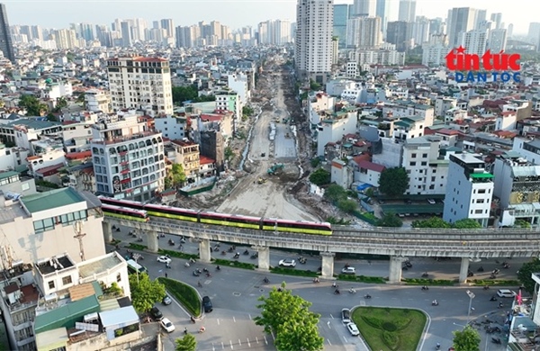 Tăng tốc thi công vành đai 2,5, ngõ 381 Nguyễn Khang gấp rút mở rộng