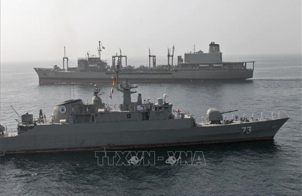 Iran tập trận tại eo biển Hormuz