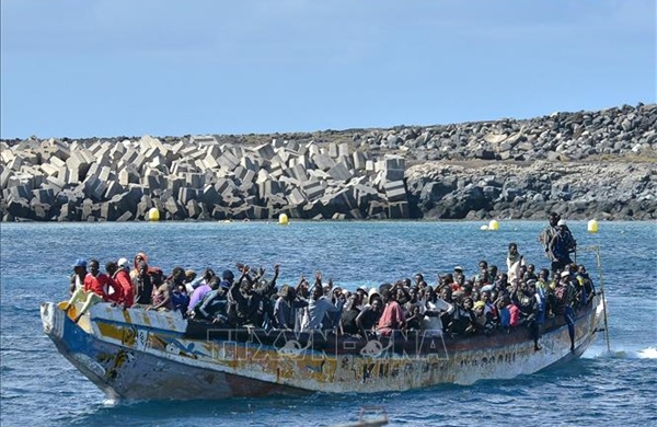Bắt giữ trên 780 người tìm cách đến châu Âu qua quần đảo Canary