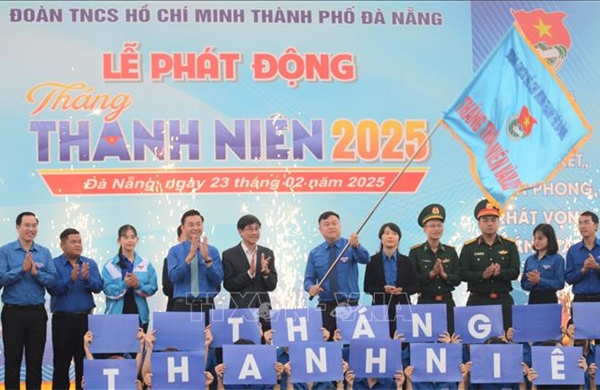 Thể hiện tình yêu nước, trách nhiệm xã hội của đoàn viên, thanh niên