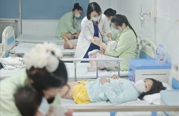 Các bệnh truyền nhiễm có xu hướng gia tăng ở Hà Nội do thời tiết nắng nóng, độ ẩm cao
