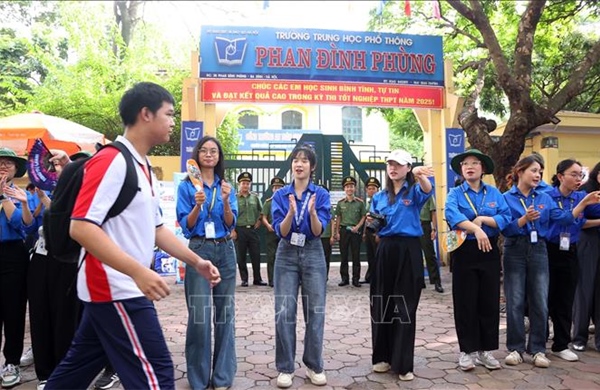 Tiếp sức mùa thi 2025: Hơn 327.000 tình nguyện viên tham gia