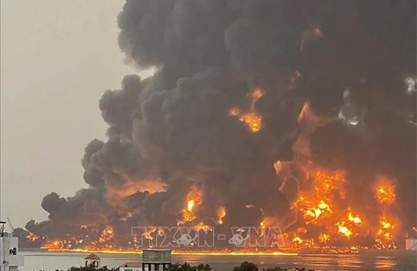 Israel tấn công các mục tiêu của Houthi ở cảng Hodeidah